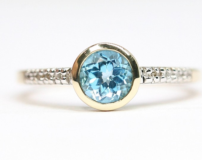 Superb sparkling 9ct gold Zircon and Diamond ring