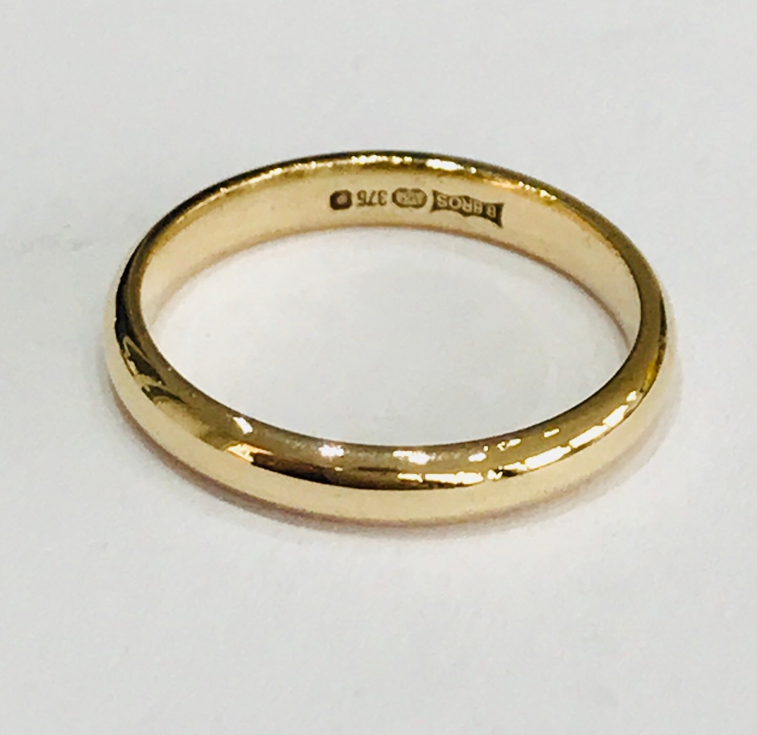 Superb vintage 9ct yellow gold wedding ring - fully hallmarked