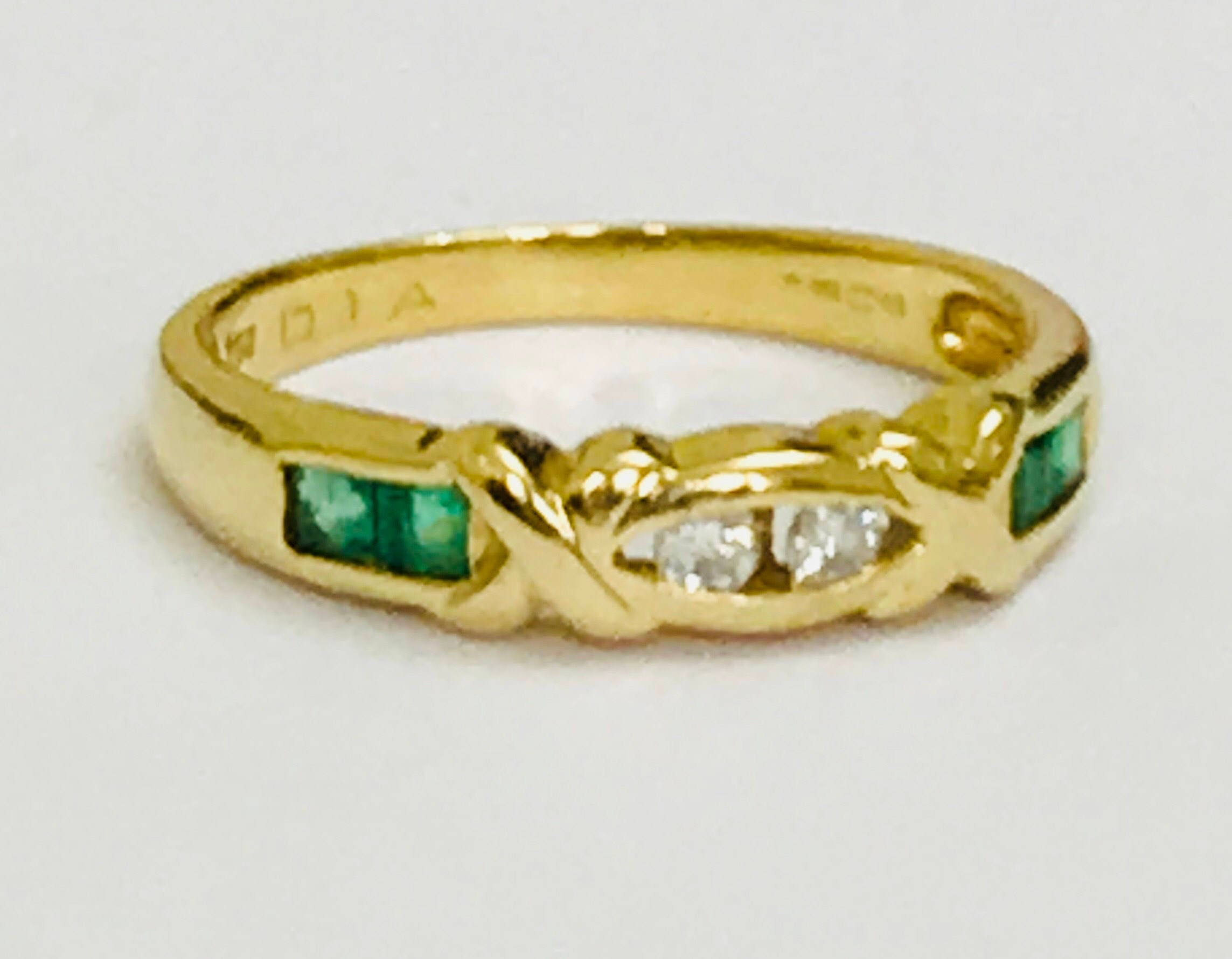 Fabulous vintage 18ct yellow gold Diamond & Emerald ring - fully hallmarked