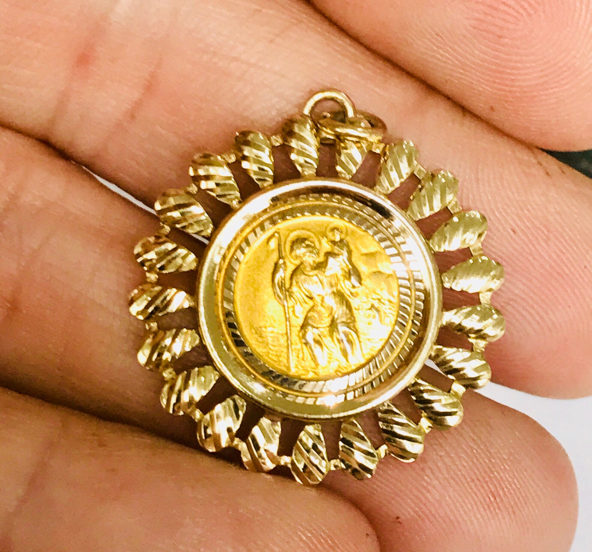Stunning vintage 9ct gold St Christopher pendant