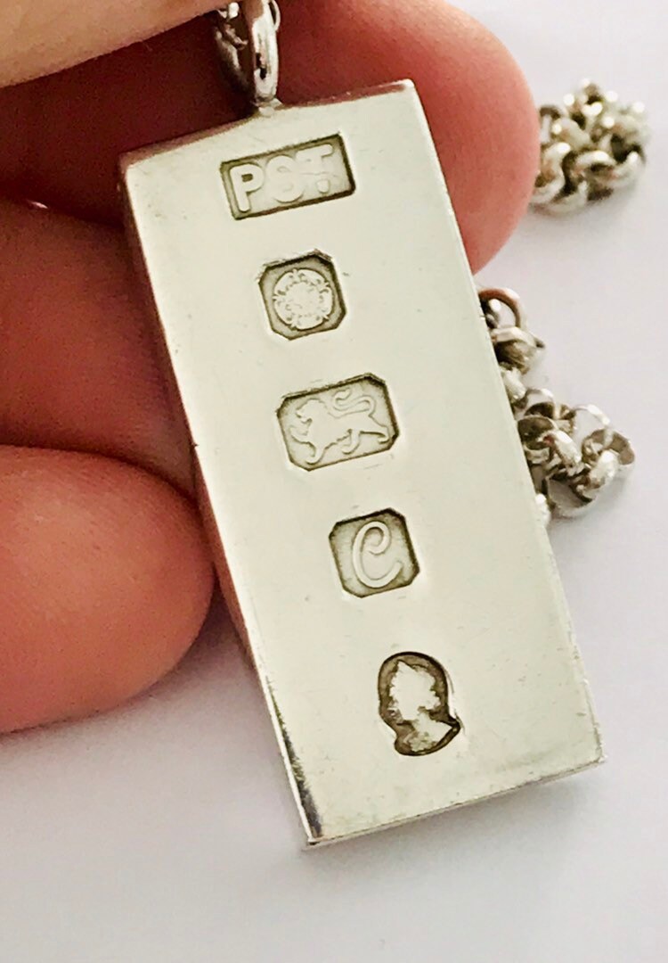 Stunning vintage Queen Elizabeth II Silver Jubilee Sterling Silver