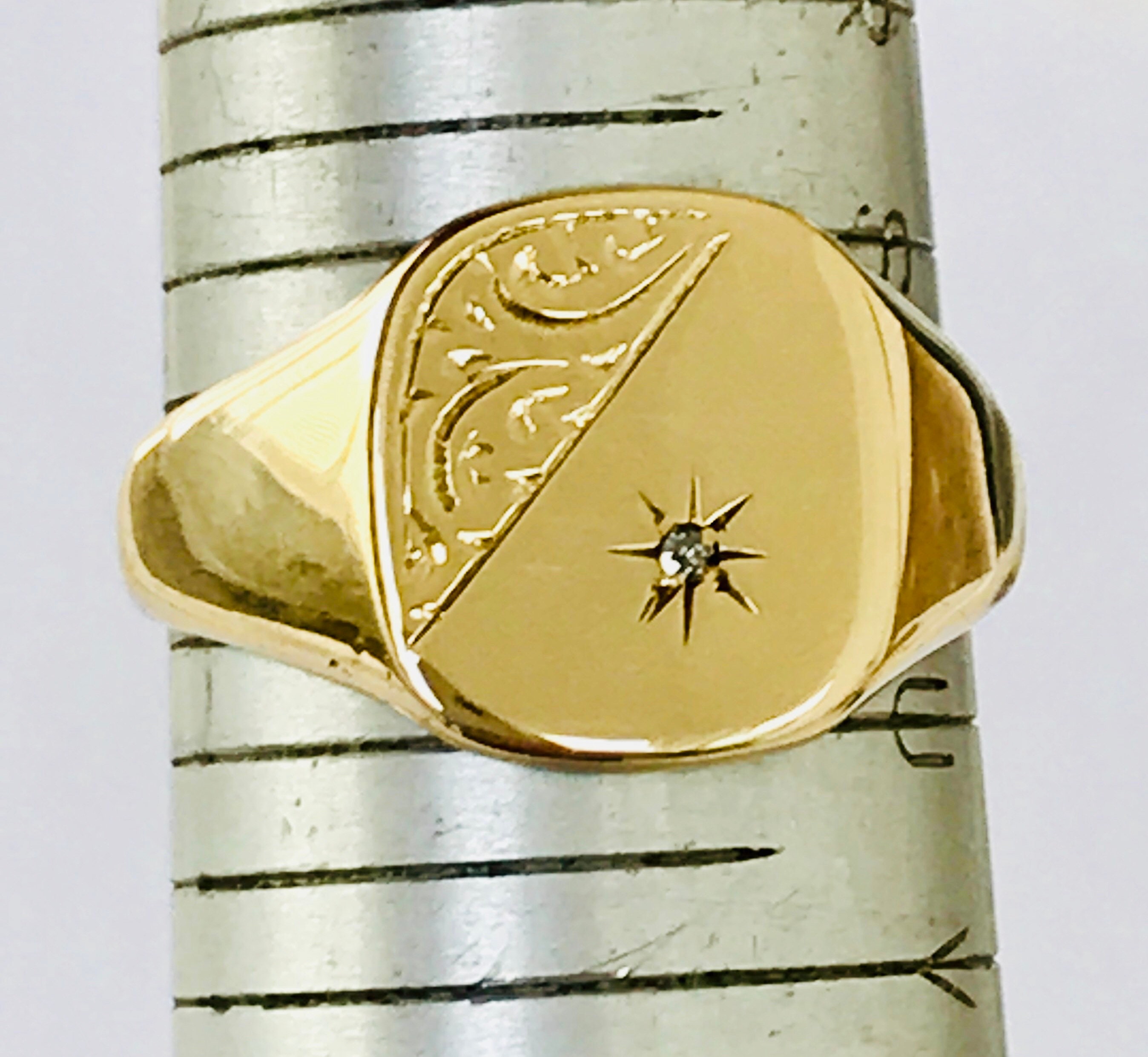 Superb vintage 9ct yellow gold Diamond signet ring - fully hallmarked