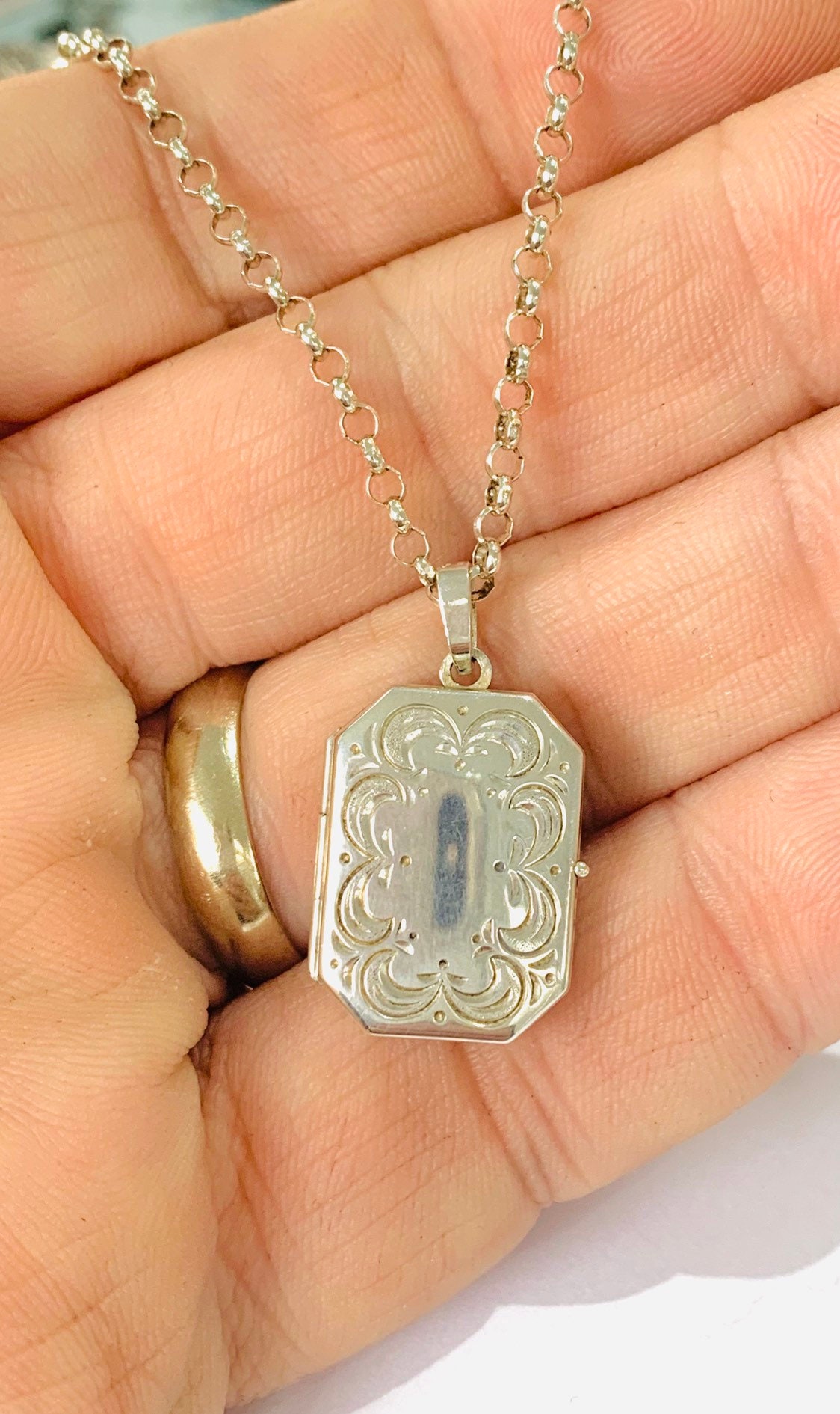 Vintage sterling silver 20 inch Locket pendant necklace fully hallmarked