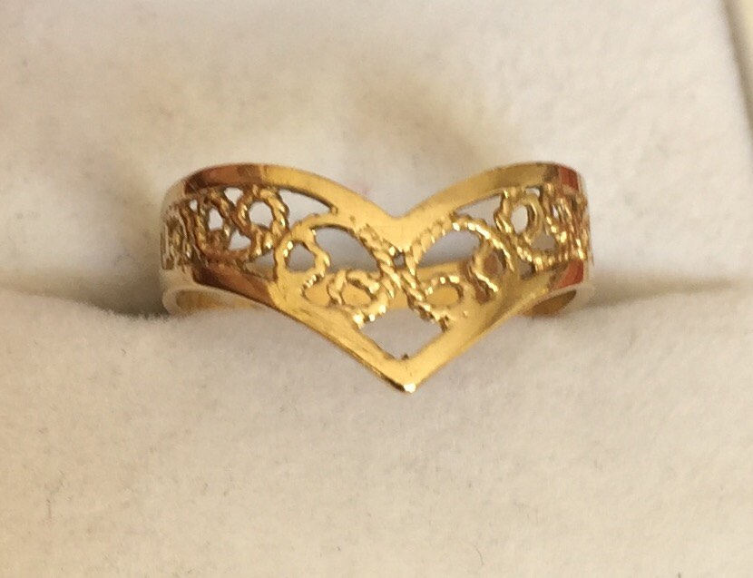 Vintage 9ct yellow gold filigree wishbone ring ...