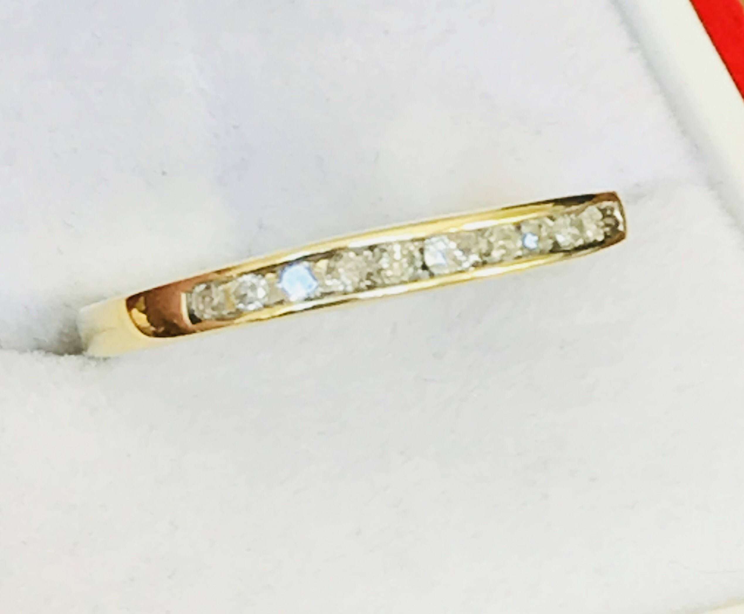 Stunning vintage 18ct gold 0.25ct diamond eternity ring - fully hallmarked