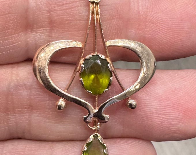 Vintage 9ct gold Art Nouveau style pendant with Peridot - hallmarked Sheffield 1993