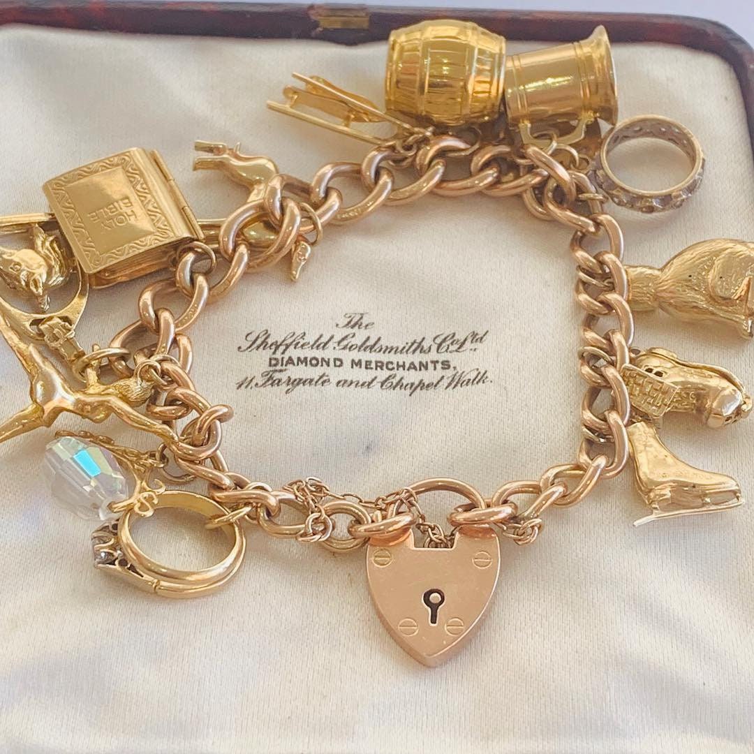 Superb heavy vintage 9ct gold charm bracelet with 14 gold charms