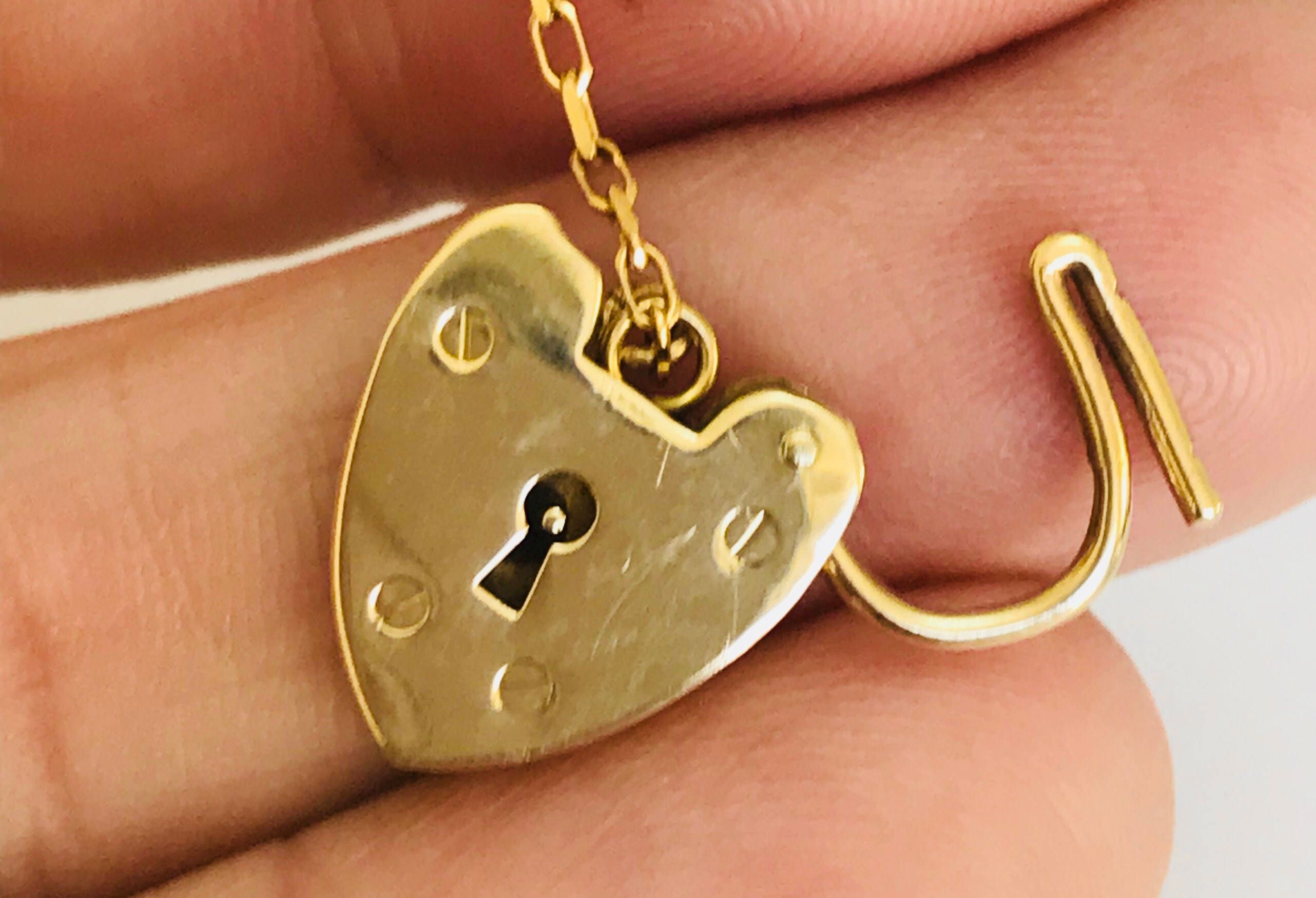 Vintage 9ct gold padlock and safety chain for bracelet Hallmarked London 1966 Vintage 9ct gold padlock and safety chain for bracelet Hallmarked London 1966