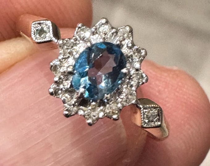 Stunning vintage 9ct gold blue Topaz and Diamond ring - London 1979 - size M 1/2 or US 6 1/4