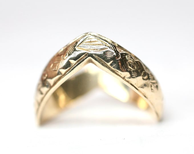 Vintage 9ct gold textured wishbone ring - hallmarked Birmingham 1978 - size L or US 5 1/2