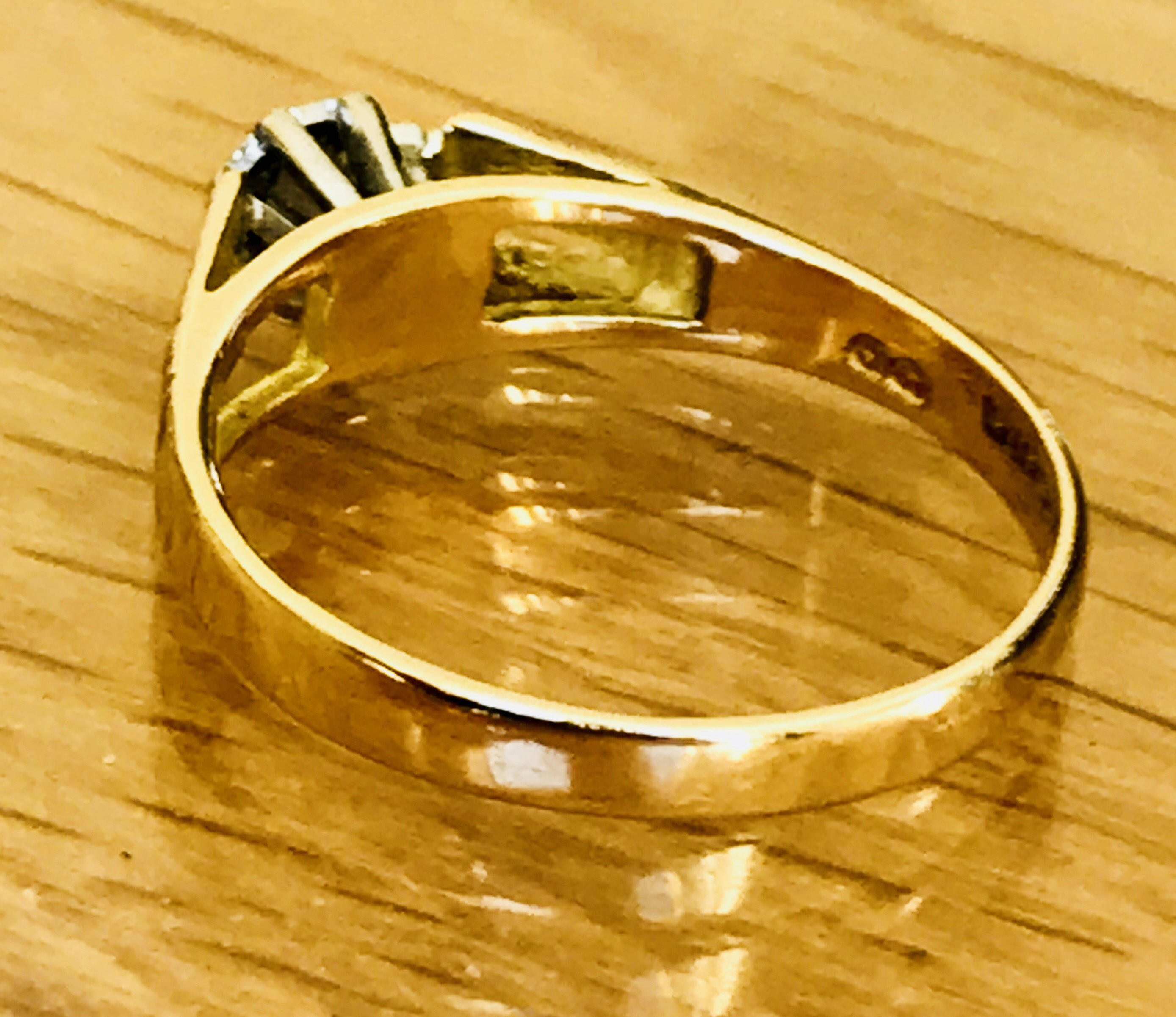 Fabulous vintage 18ct gold Diamond solitaire engagement ring