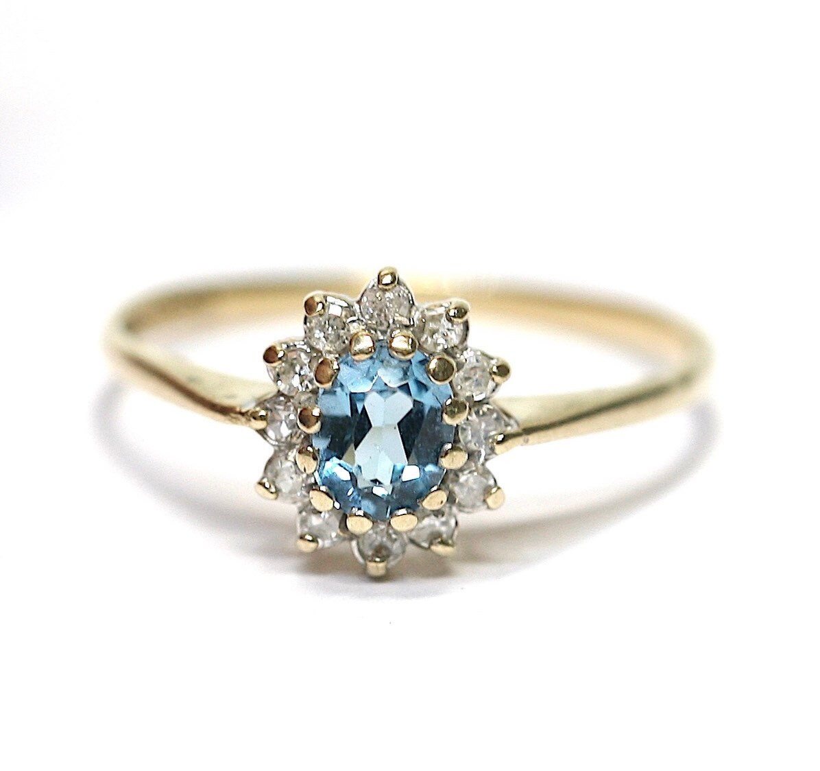 Sparkling vintage 9ct gold Aquamarine and Diamond cluster ring ...