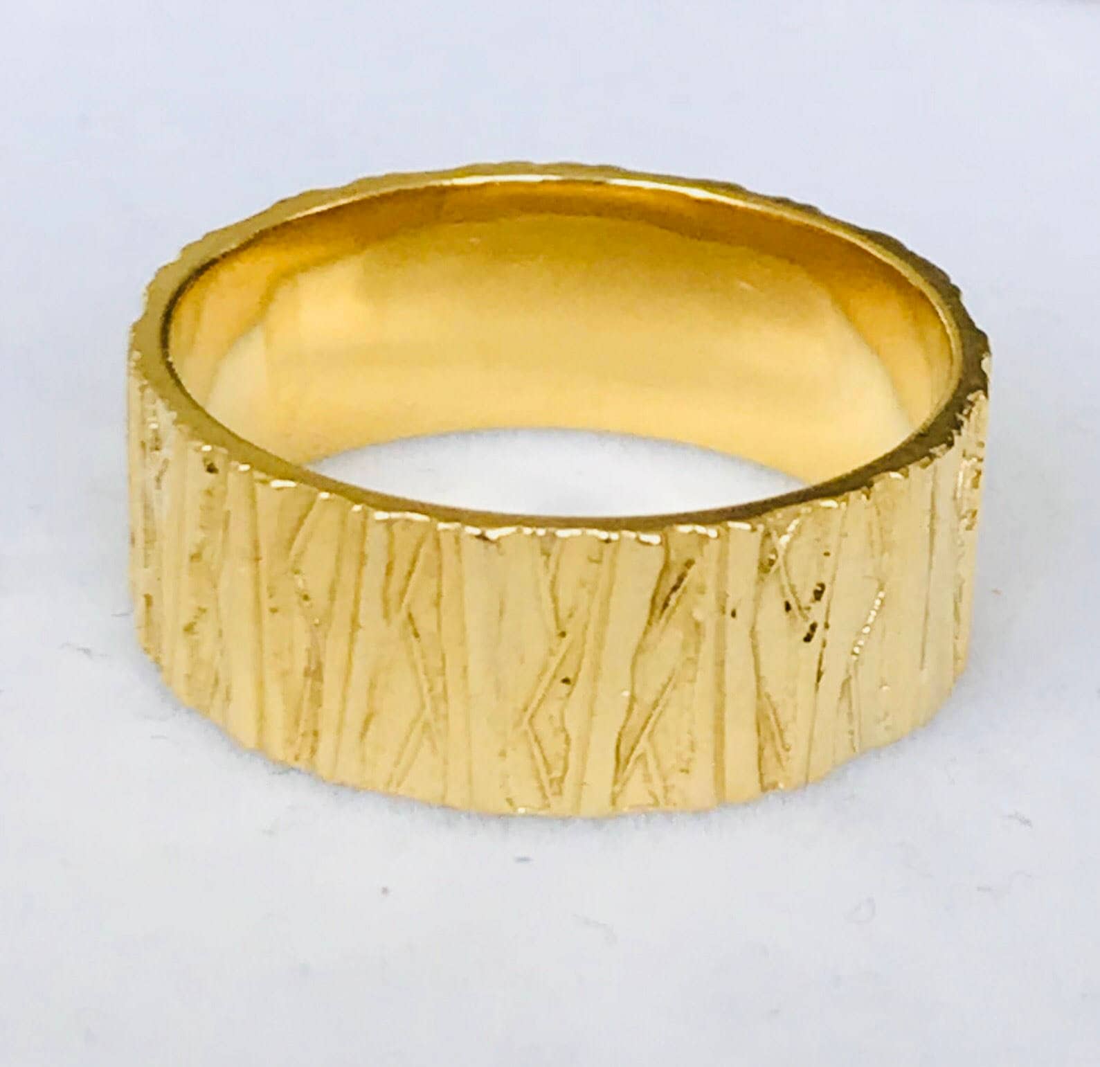 Stunning Vintage 18ct Gold Bark Effect Wedding Ring Birmingham 1976 stunning-vintage-18ct-gold-bark-effect-wedding-ring-birmingham-1976