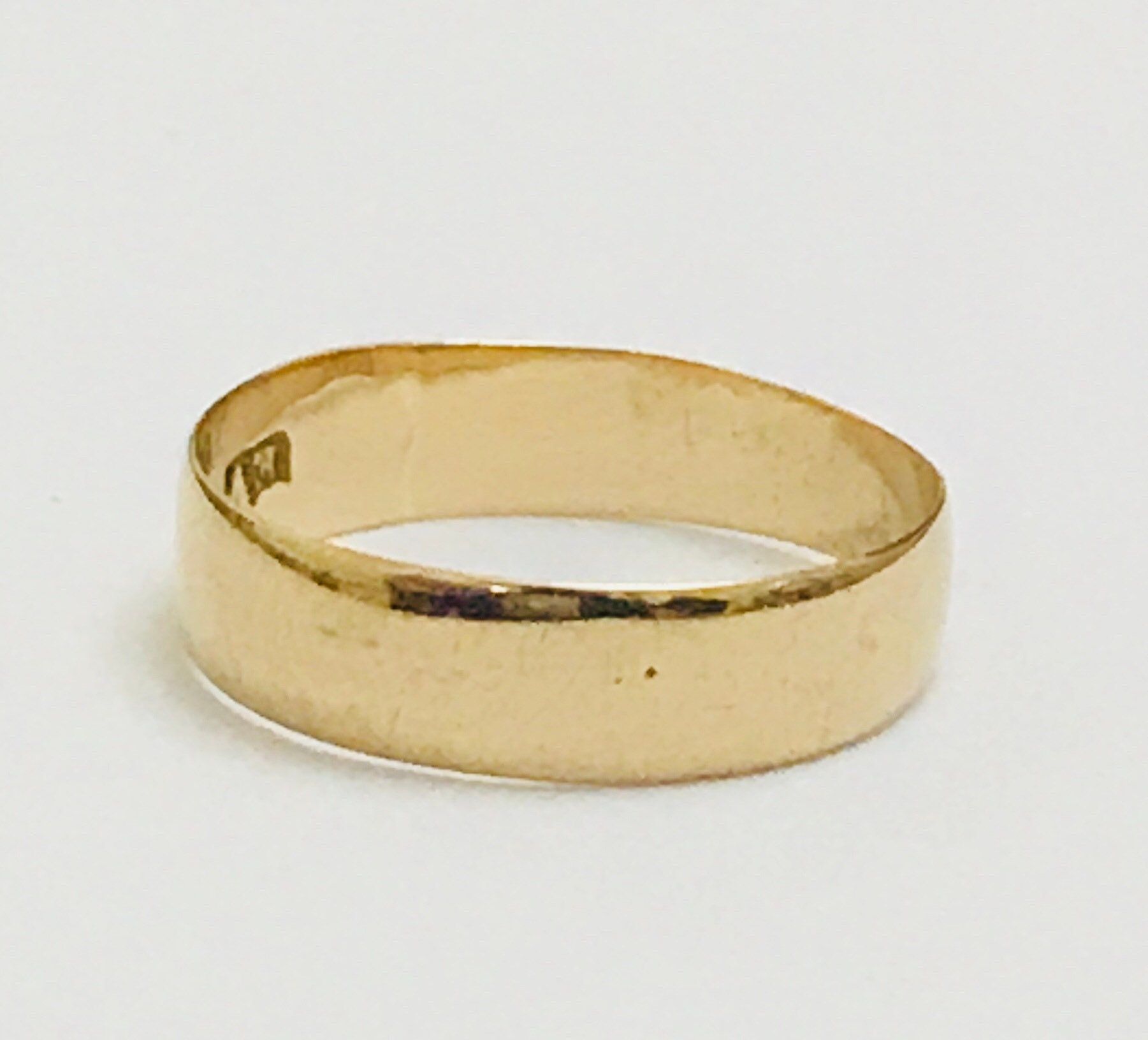Lovely antique 18ct gold wedding ring hallmarked Chester 1911