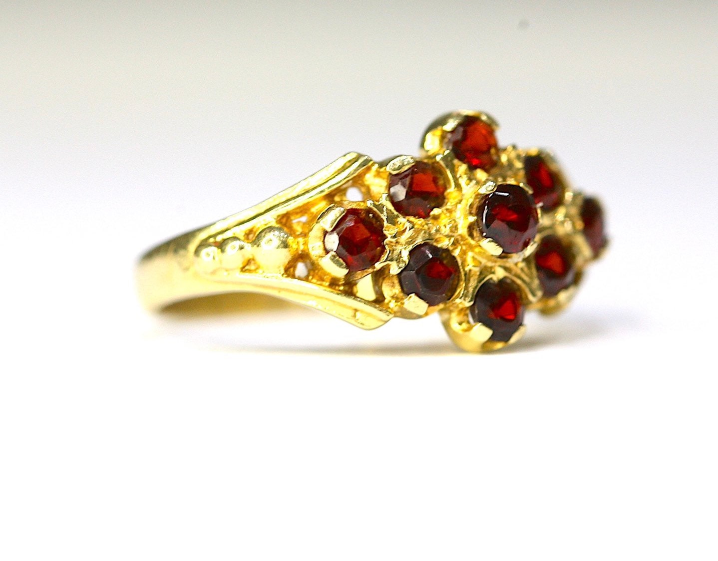 Stunning vintage 18ct yellow gold Garnet cluster ring - fully ...
