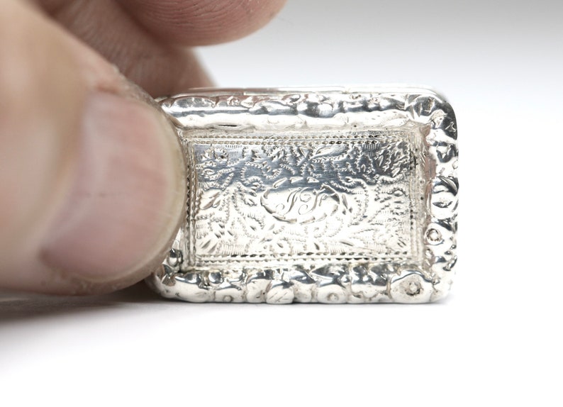Superb 186 year old William IV antique silver Vinaigrette made by Thomas Shaw hallmarked Birmingham 1834