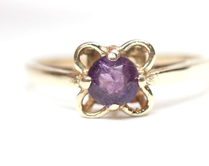 9ct gold Amethyst ring - Birmingham 1970 - size O or US 7