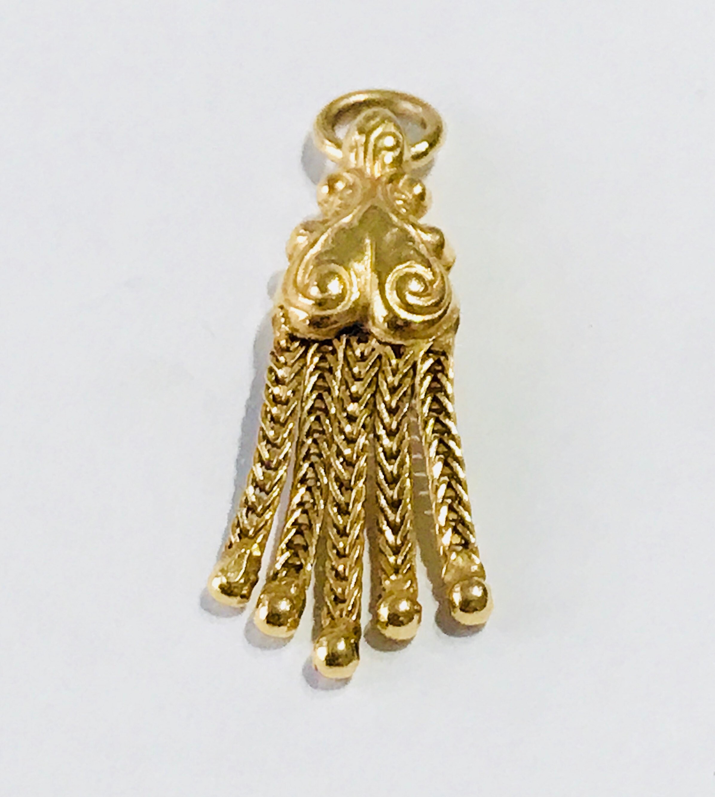 Stunning vintage 9ct gold Tassel pendant