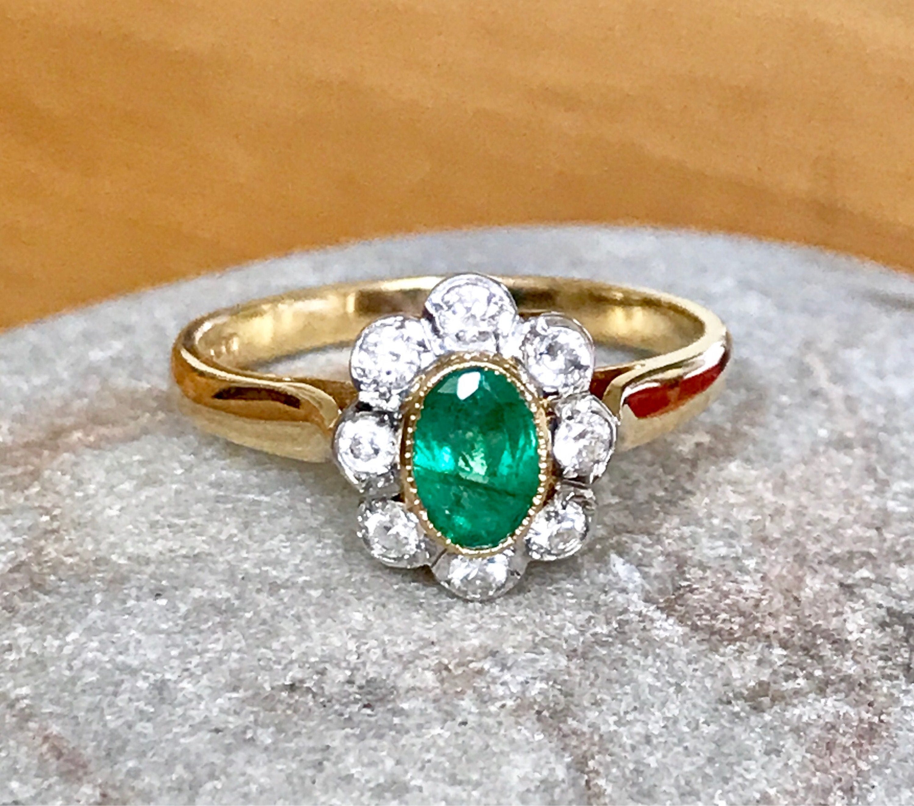 SALE***Beautiful 18ct yellow gold Emerald and Diamond ring engagement ring Fully hallmarked