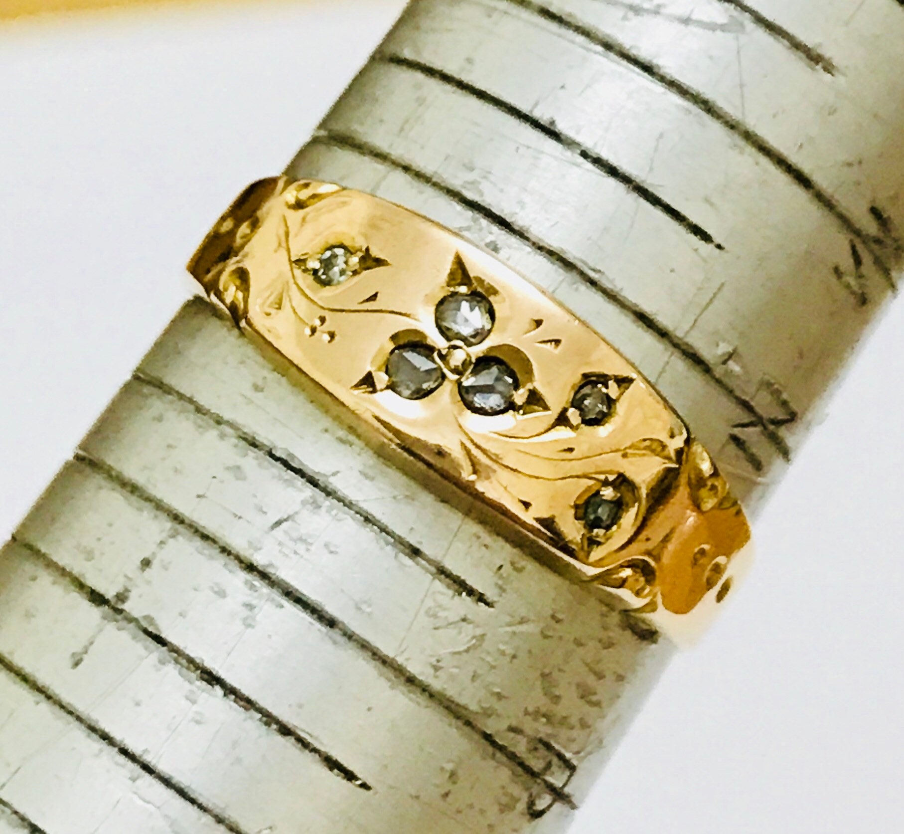 Stunning Victorian 15ct yellow gold diamond ring hallmarked
