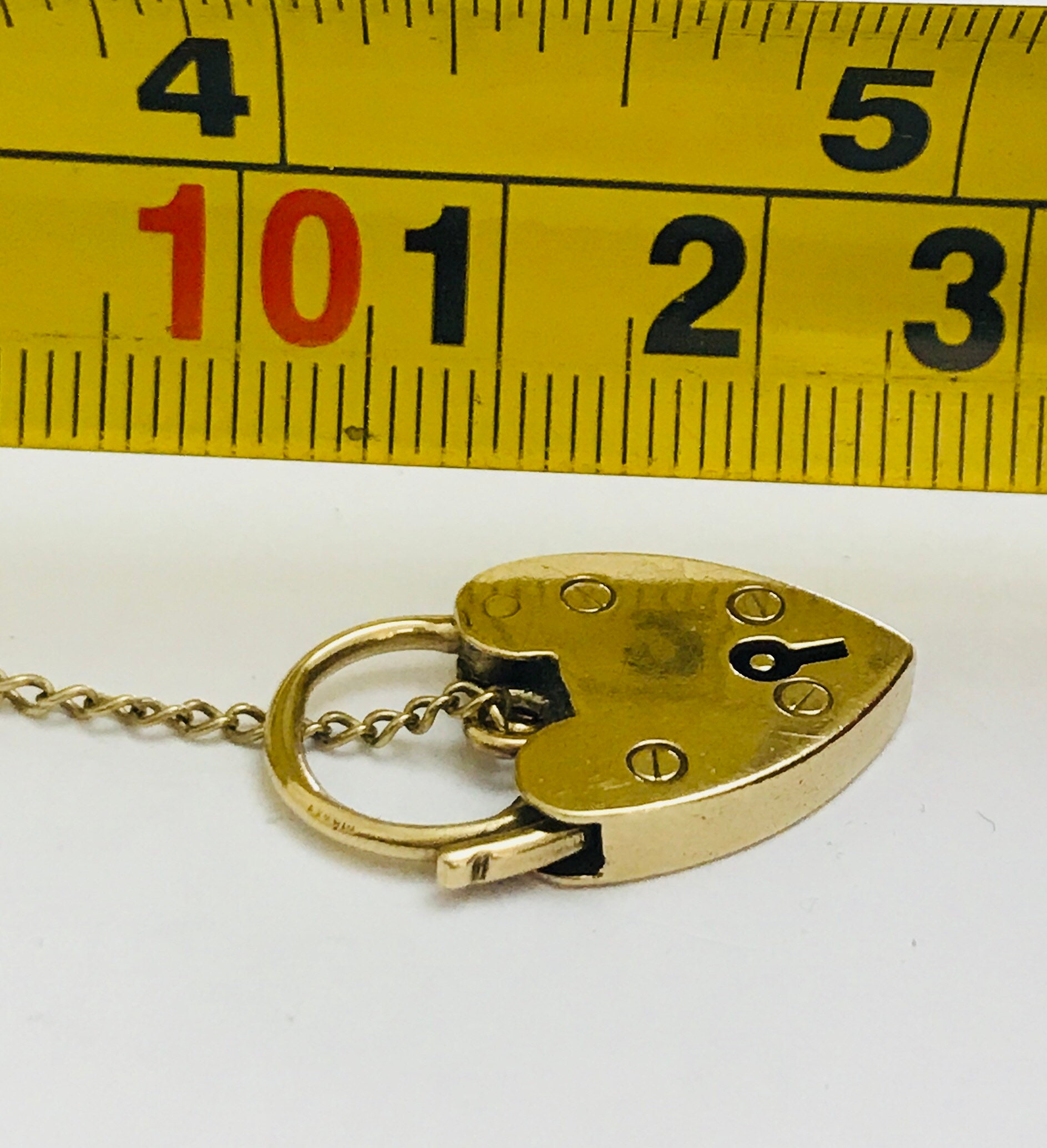 Large vintage 9ct yellow gold charm bracelet padlock and safety chain hallmarked Birmingham 1955 Large vintage 9ct yellow gold charm bracelet padlock and safety chain hallmarked Birmingham 1955