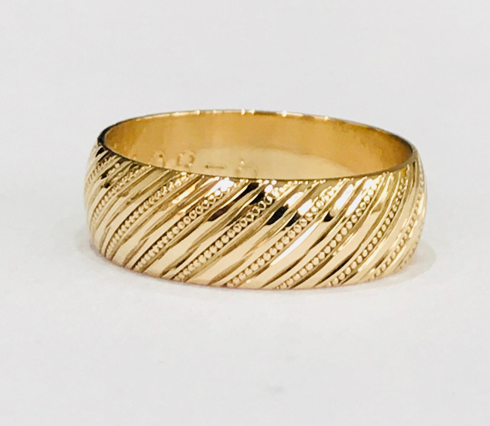 Vintage 9ct gold Ladies patterned wedding ring