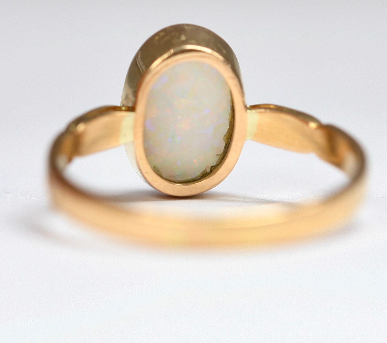 Antique 22ct gold ring with a beautifully coloured Opal - size S or US 9