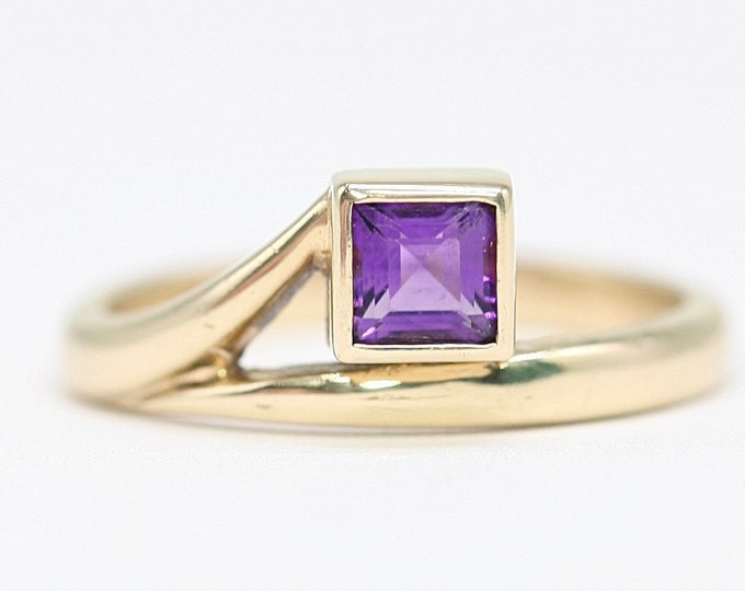 Vintage 9ct yellow gold Amethyst ring - fully hallmarked - size K or US 5