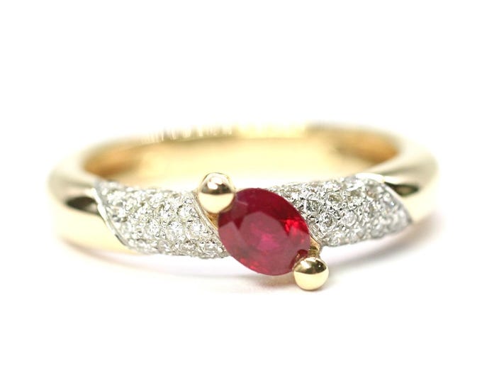 Superb vintage 18ct gold Ruby and Diamond ring - size N or US 6 1/2