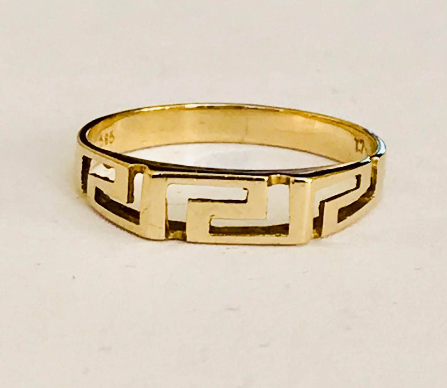 Stunning vintage 14ct gold Greek Key ring