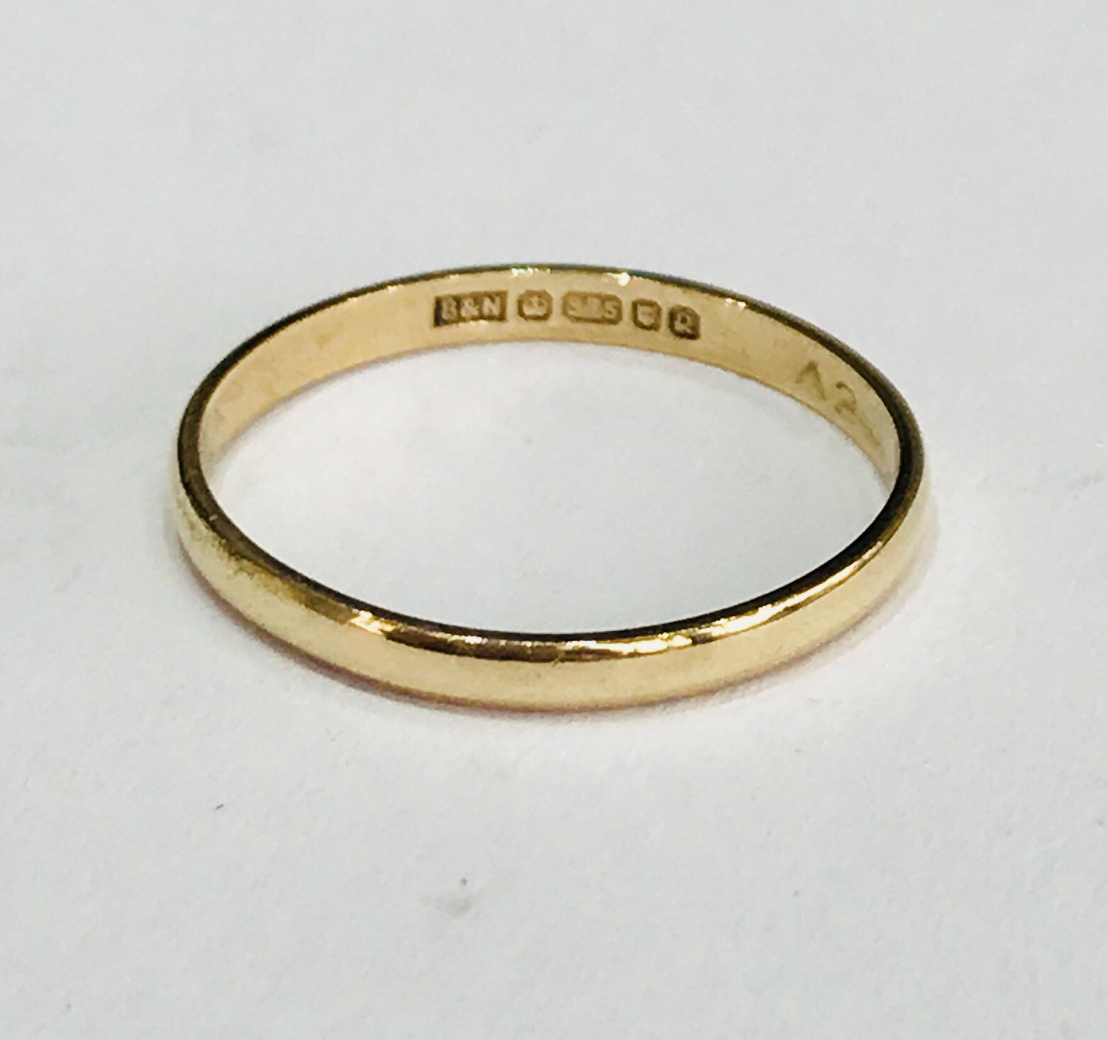 Vintage 9ct yellow gold wedding ring - hallmarked London 1990 ...