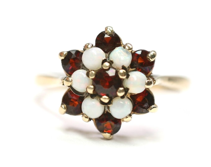 Vintage 9ct gold Garnet & Opal cluster ring - London 1978 - size O or US 7