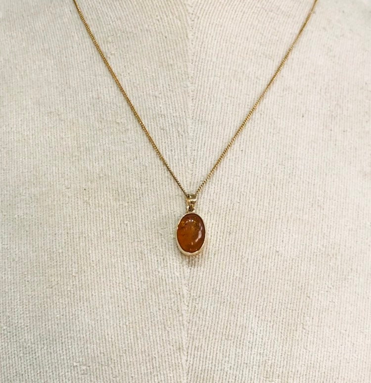 Vintage 9ct gold Amber pendant - fully hallmarked