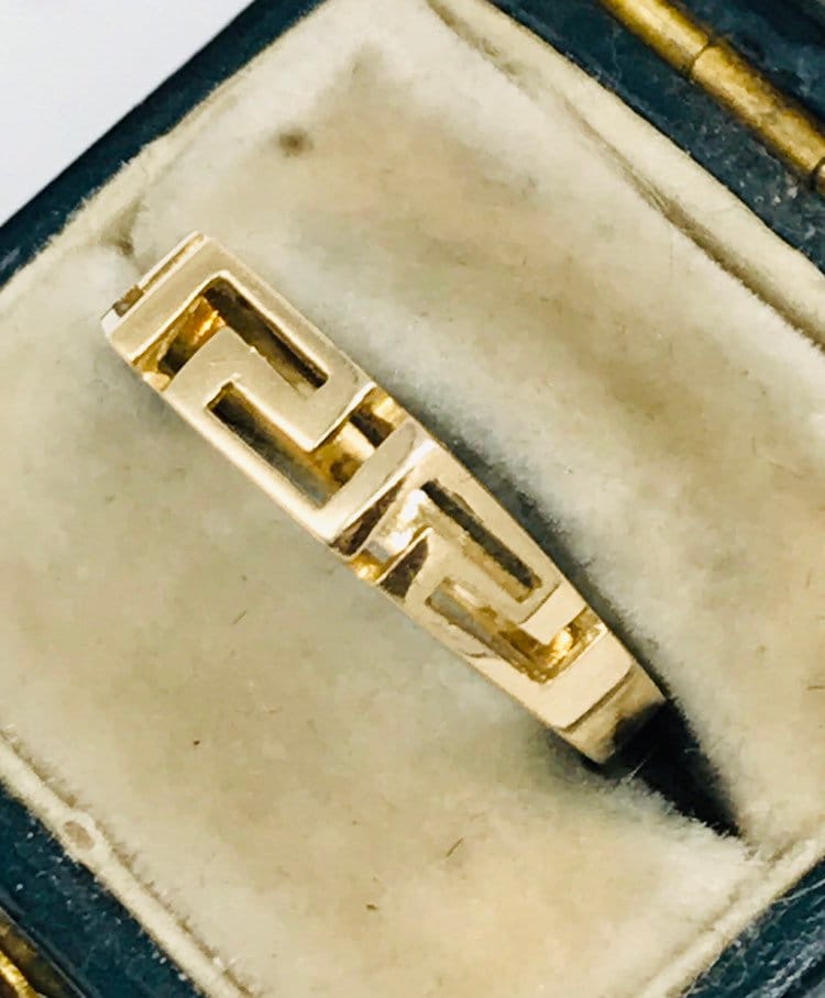 Stunning vintage 14ct gold Greek Key ring