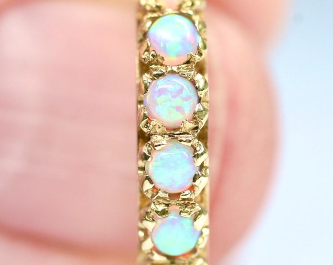 Vintage 9ct gold Opal ring - fully hallmarked - size P or US 7 1/2