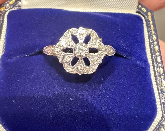 Vintage 9ct white gold Diamond ring - Brooks & Bentley - fully hallmarked - size N or US 6 1/2