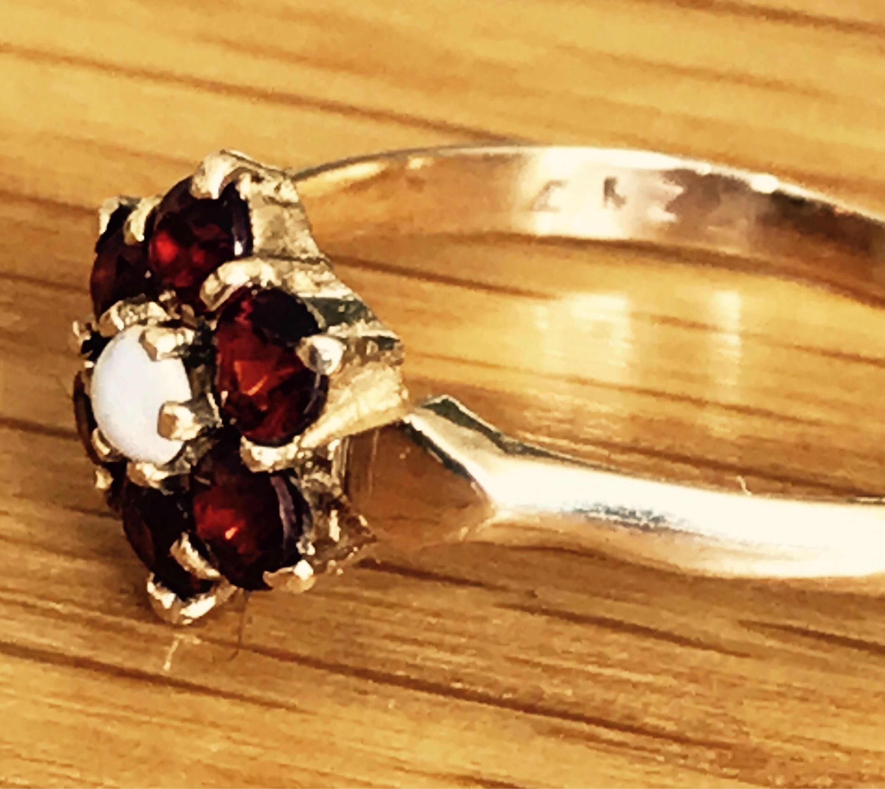 SALE*** stunning Vintage 9ct gold & Opal ring 1972