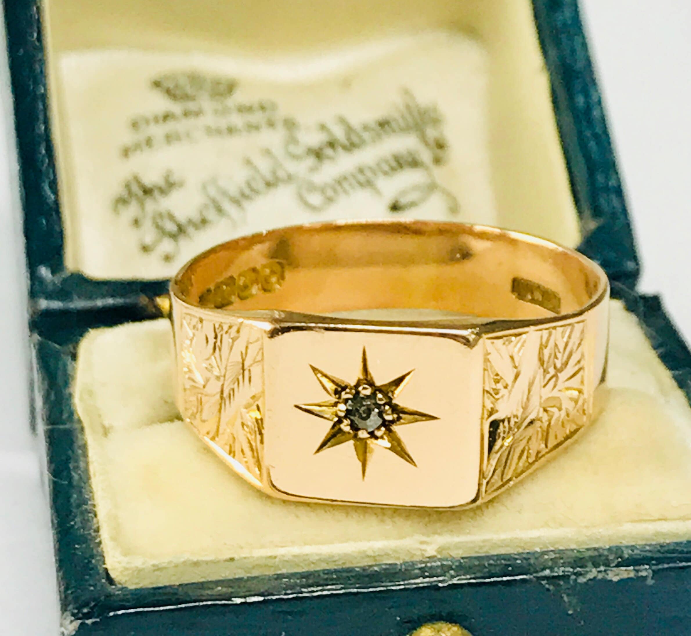 Mens signet ring 18ct gold deals