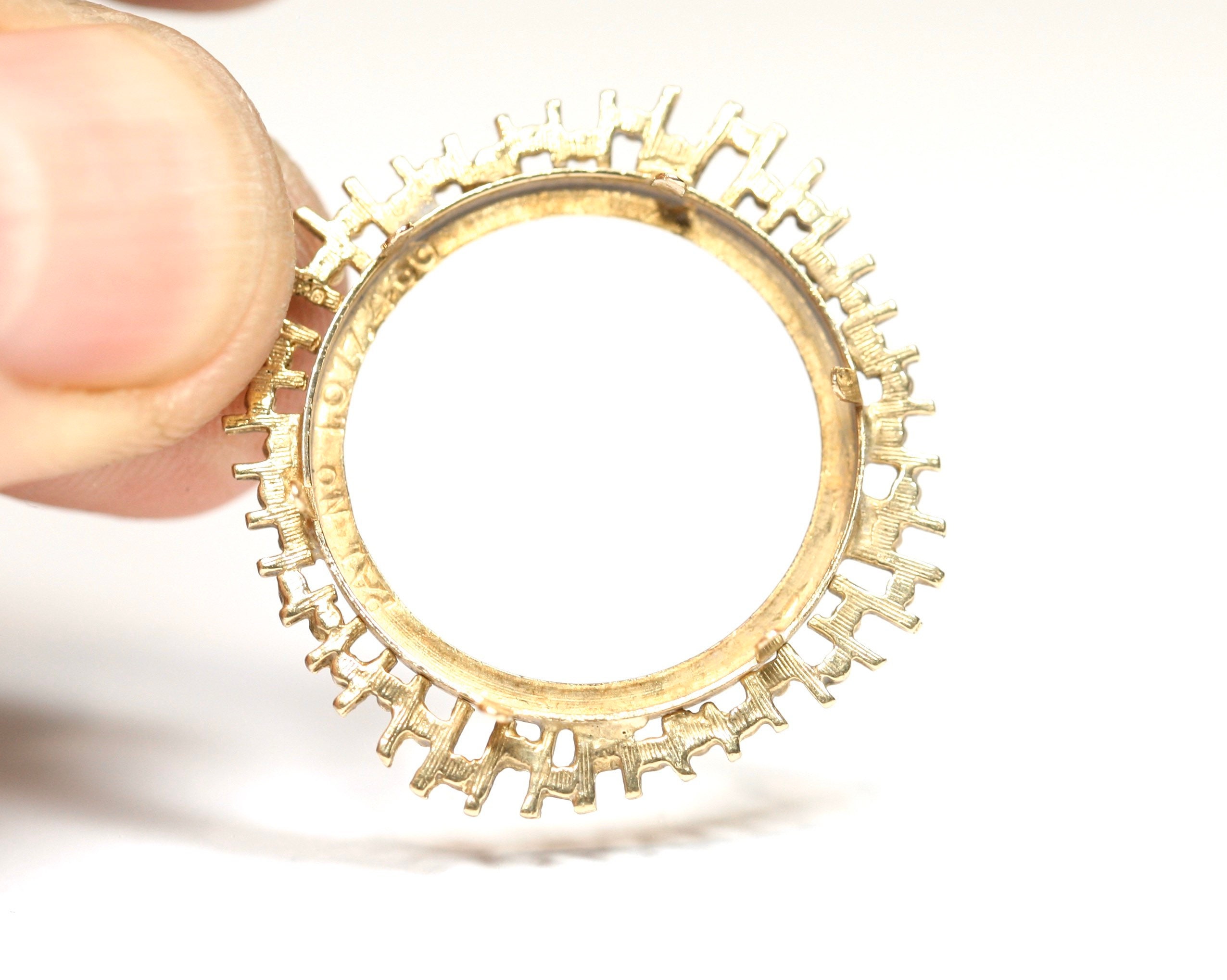 Superb vintage 9ct yellow gold full Sovereign pendant mount ...