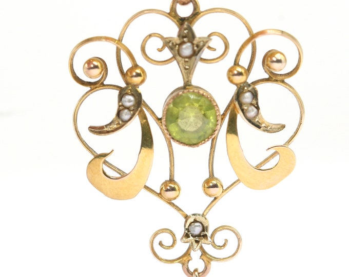 Edwardian 9ct gold Peridot & seed Pearl Lavalier with 16 inch chain