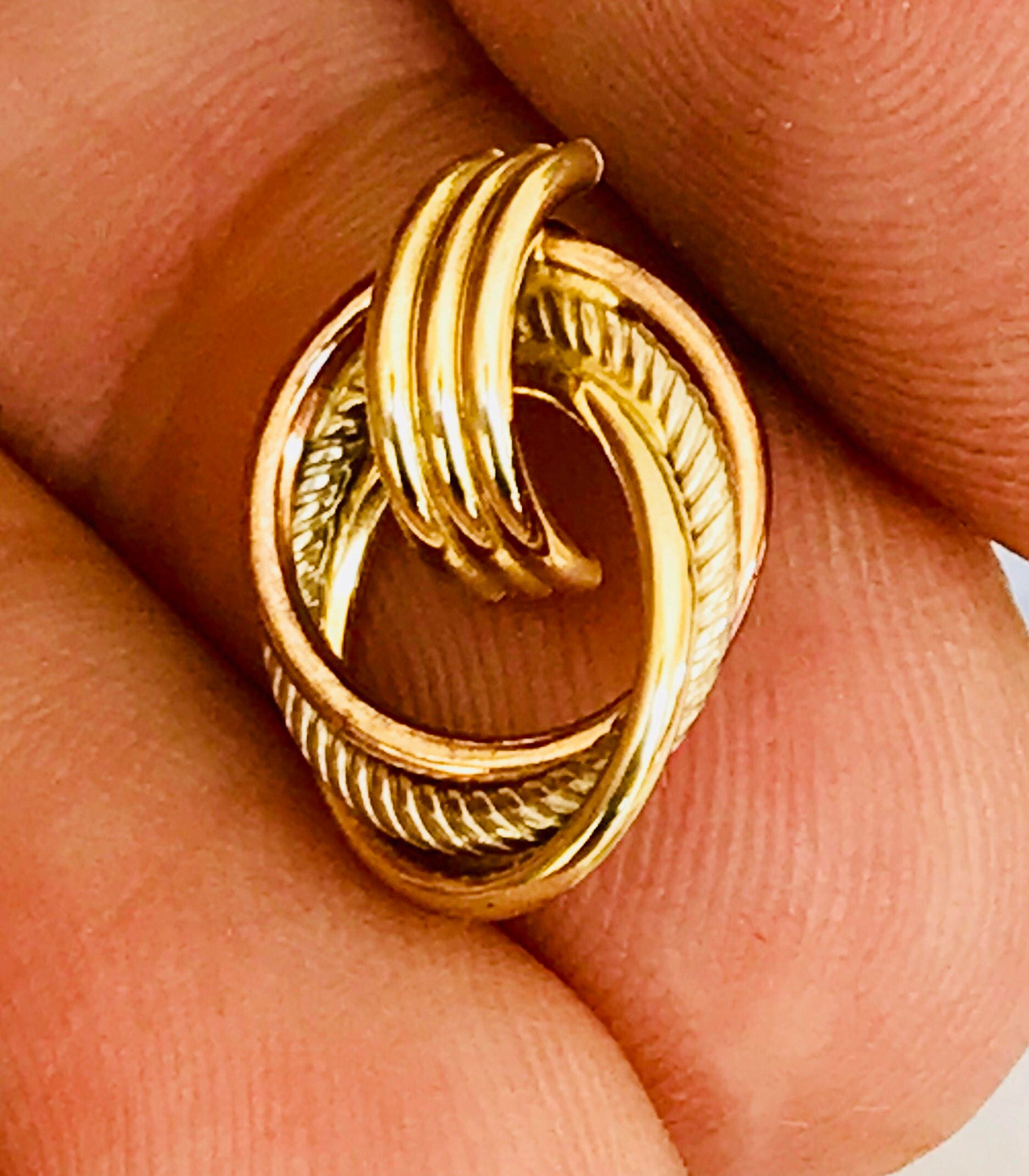 Stunning vintage 9ct three colour gold stud earrings on perfect condition