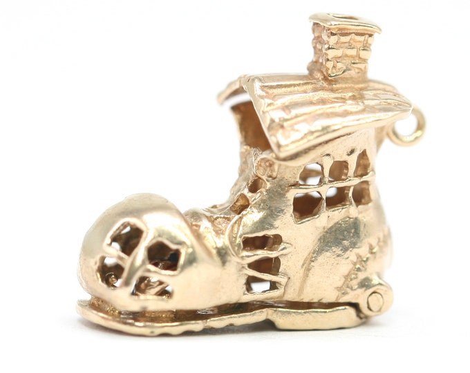 Vintage 9ct gold ‘Woman who lived in a shoe’ charm - fully hallmarked