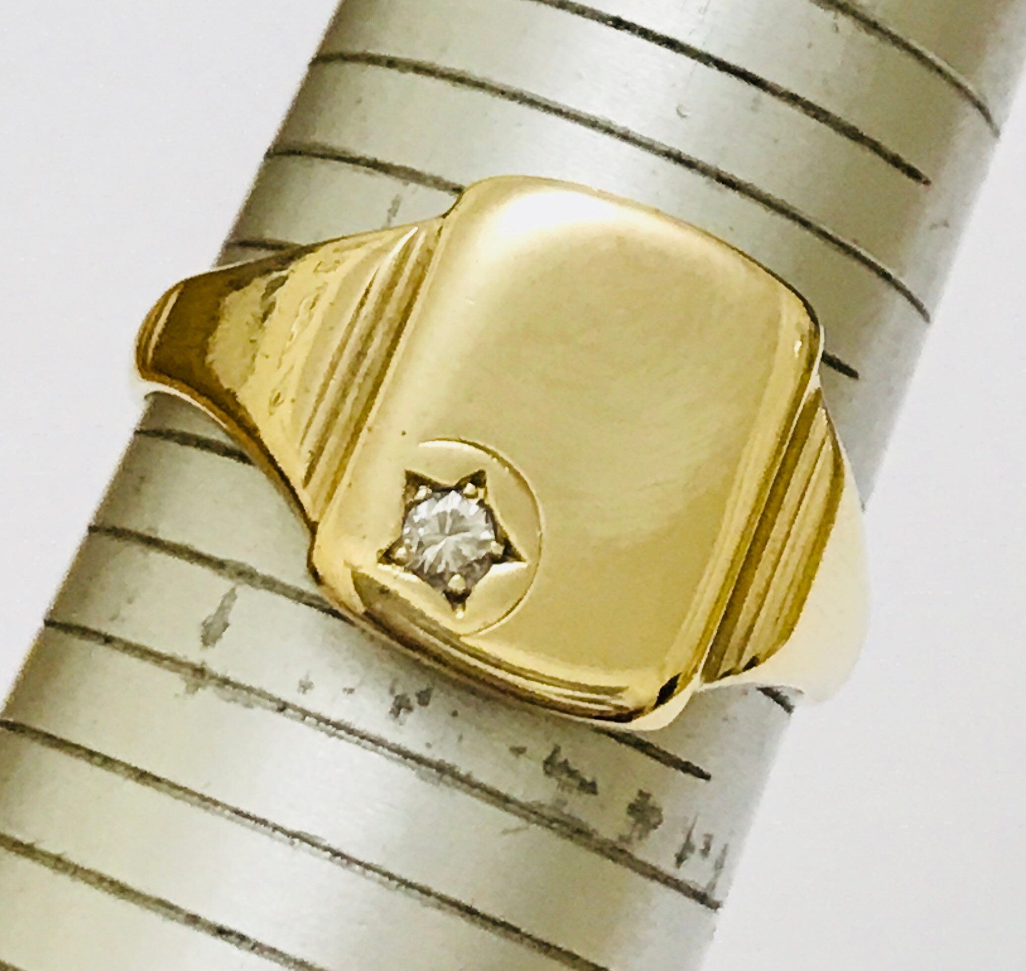 Superb vintage 9ct yellow gold Men's diamond ring hallmarked