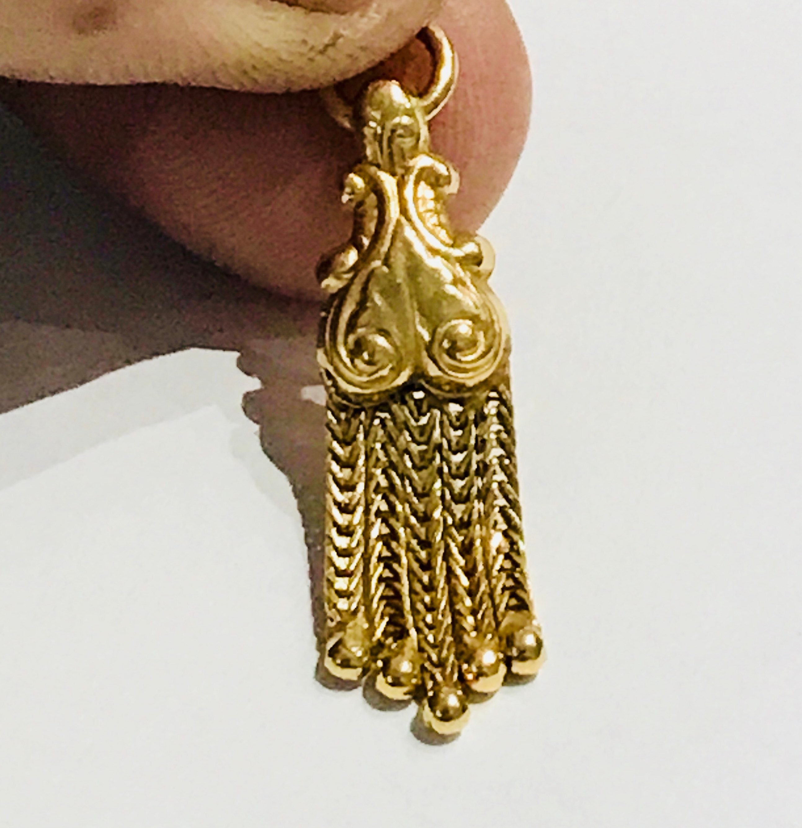Stunning vintage 9ct gold Tassel pendant