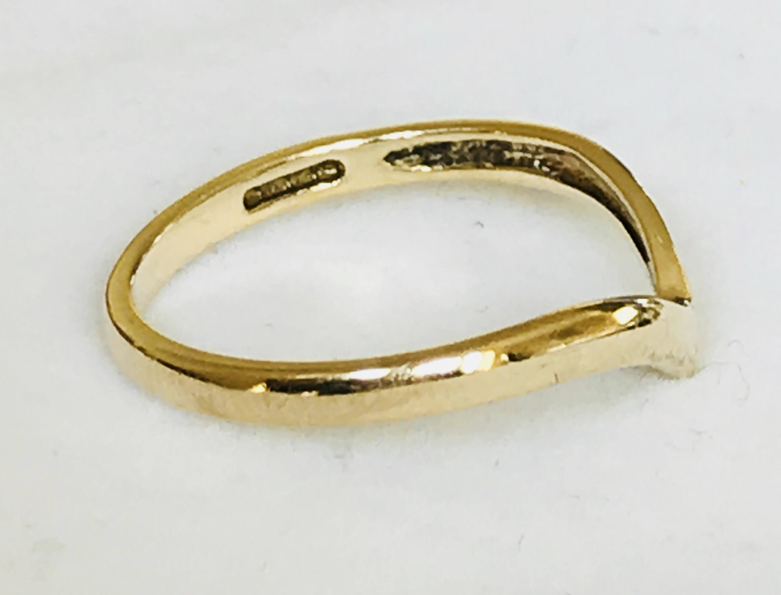 Lovely vintage 9ct yellow gold wishbone ring fully hallmarked
