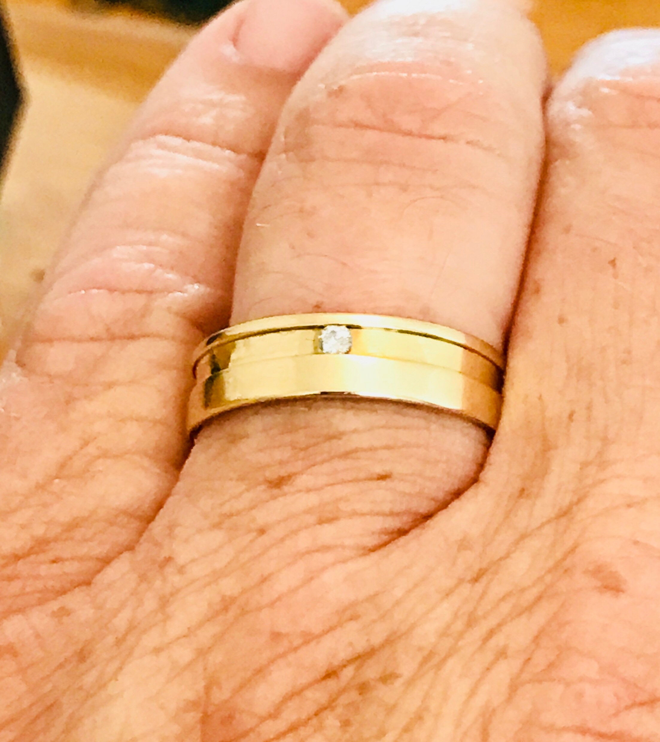 Stunning vintage 9ct gold Men's diamond wedding ring fully hallmarked