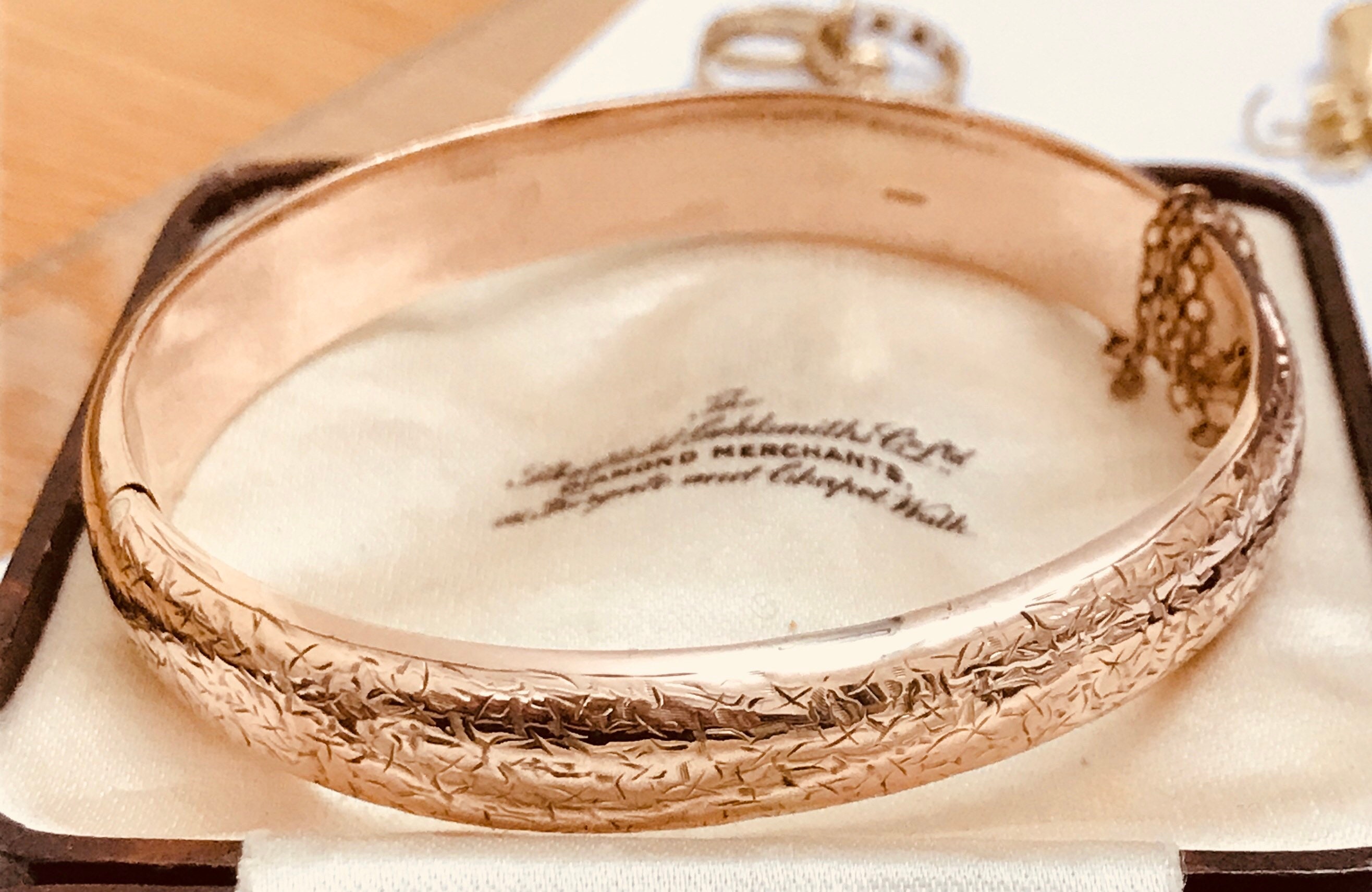 Stunning antique 9ct rose gold embossed bangle hallmarked Birmingham 1912