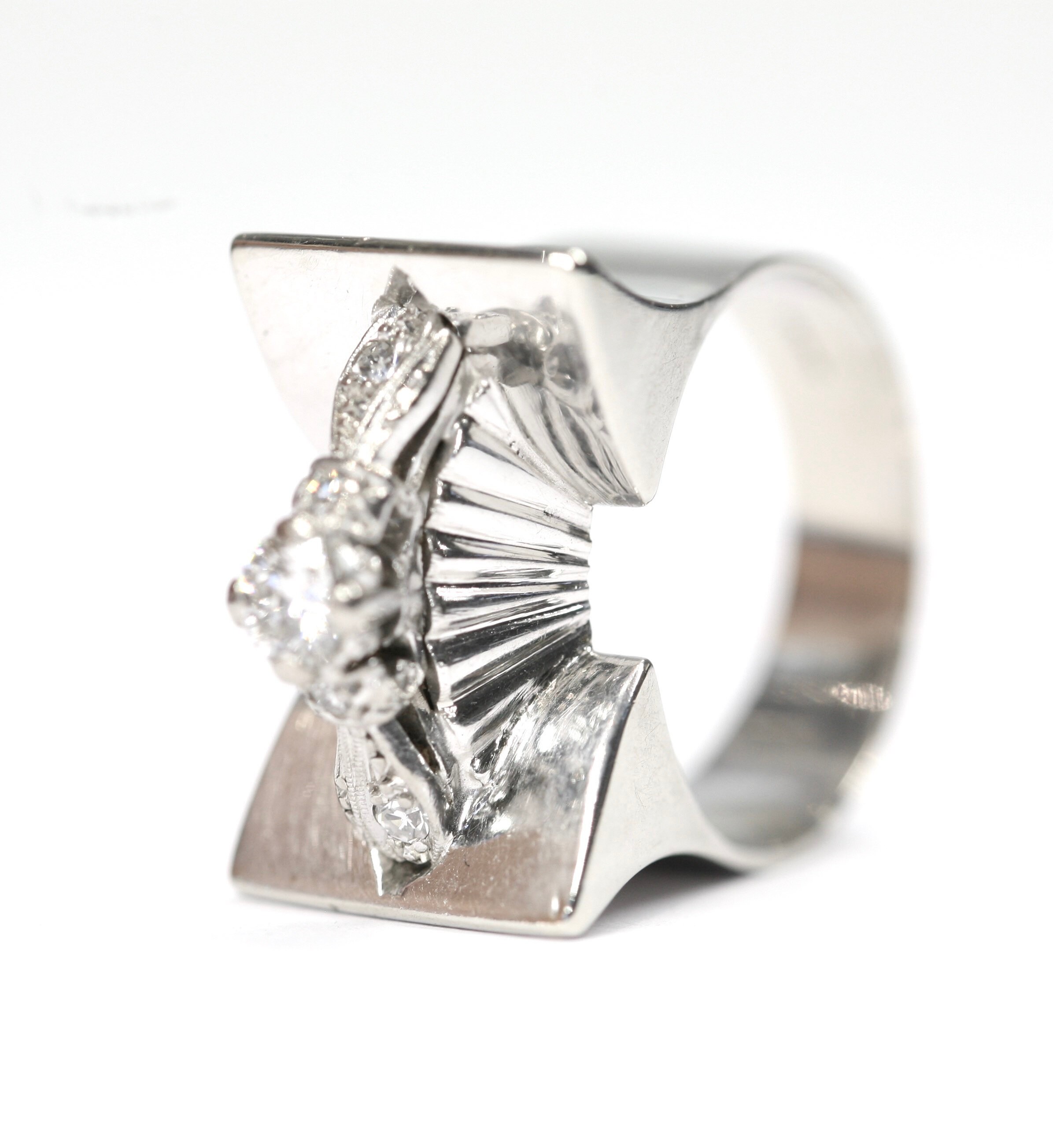 Fabulous heavy vintage 18ct white gold Diamond statement ring stamped