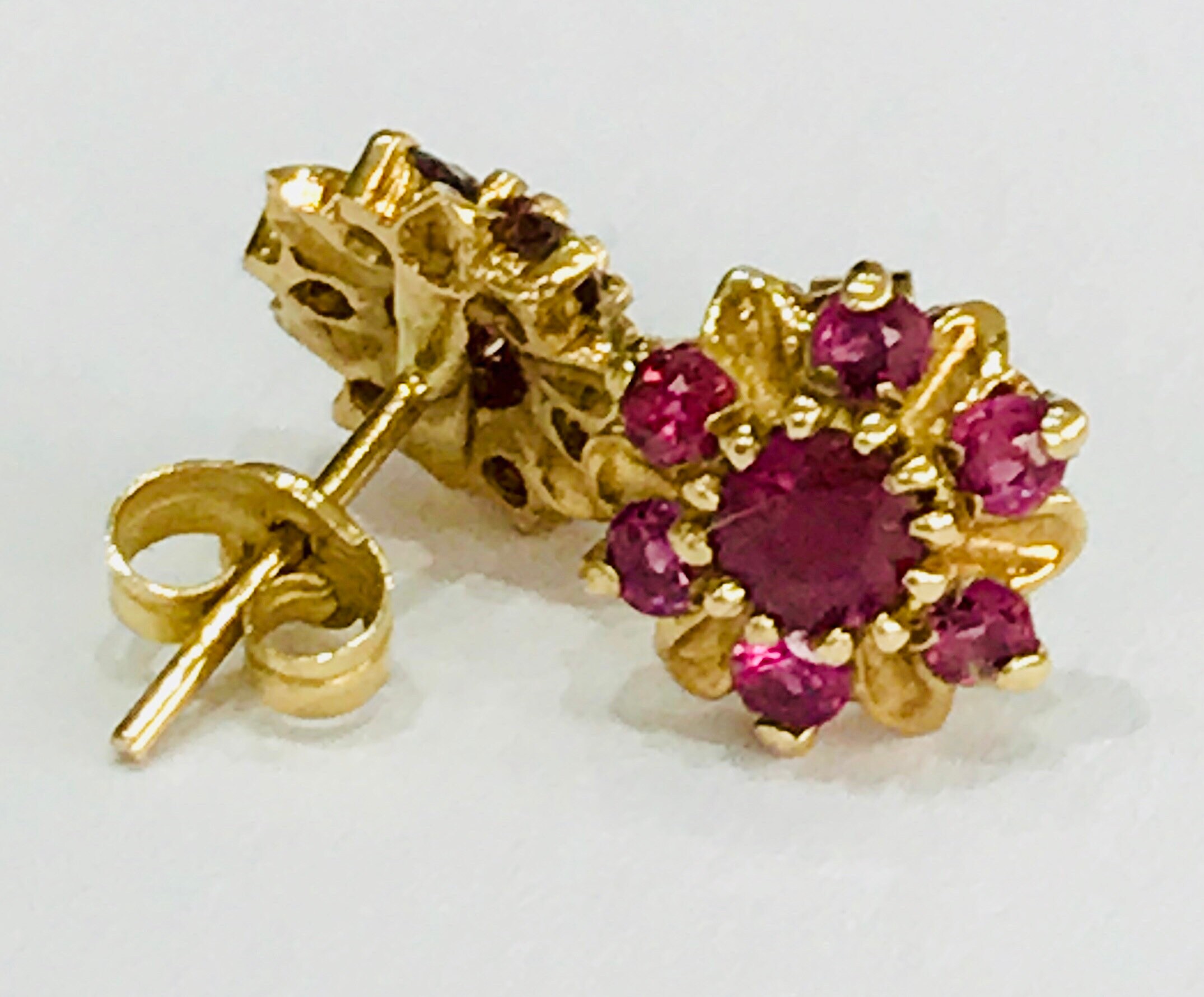 Fabulous vintage 9ct yellow gold natural Ruby stud earrings