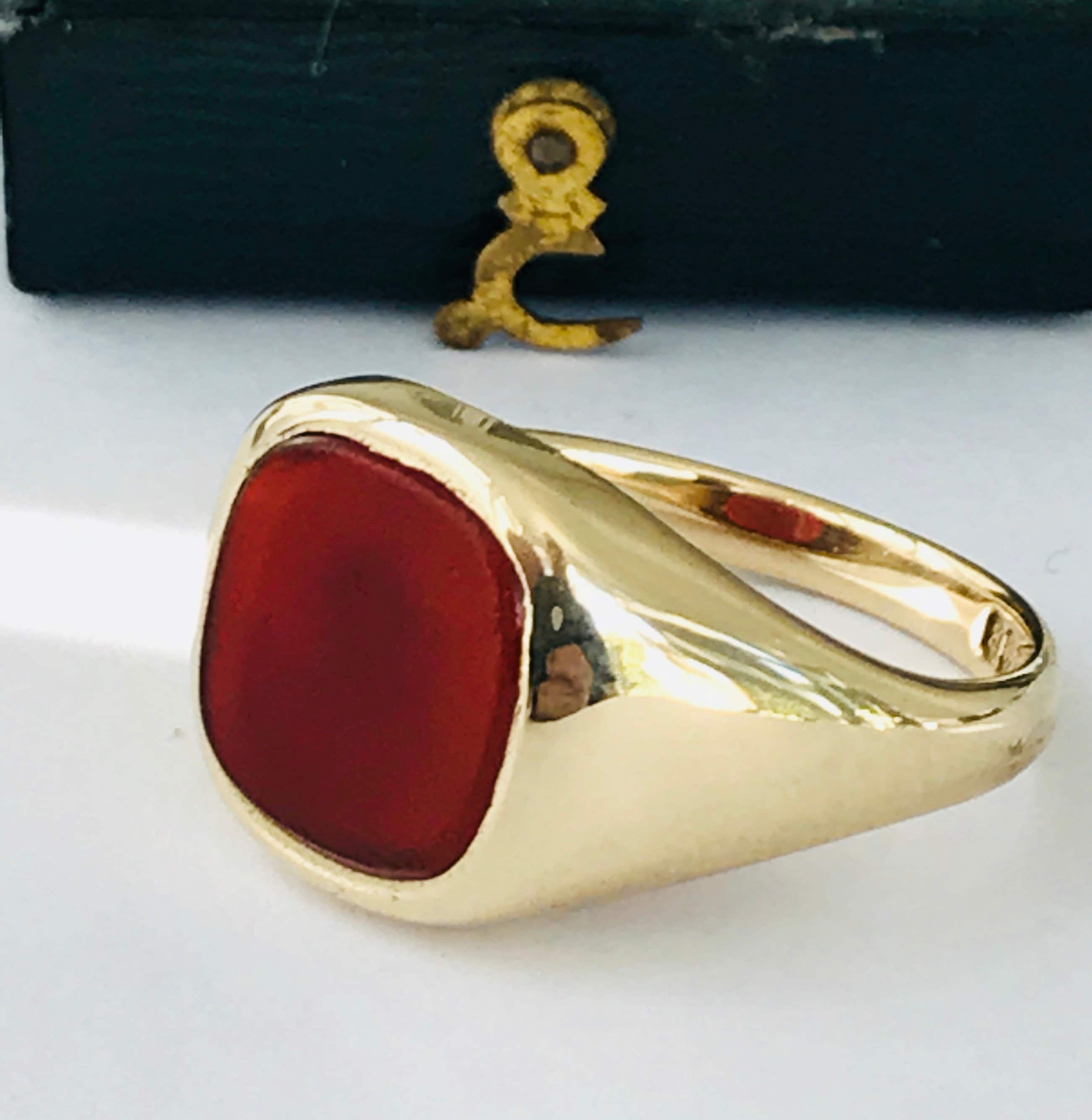 Stunning vintage Men's 9ct gold Carnelian ring hallmarked